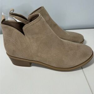 Time and Tru Women’s Shoe/Boot, Size 8.5